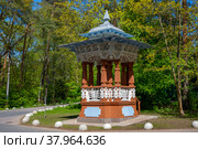 Беседка в Сестрорецке на улице Андреева (Шаляпинская) (2022 год). Редакционное фото, фотограф Анна Карасева / Фотобанк Лори