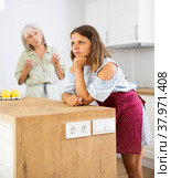 Aggrieved woman having quarrel with her elderly mother. Стоковое фото, фотограф Яков Филимонов / Фотобанк Лори