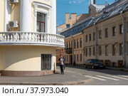 Угол набережной реки Фонтанки и улицы Оружейника Федорова (2019 год). Редакционное фото, фотограф Александр Щепин / Фотобанк Лори