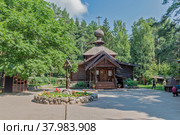 Храм Смоленской иконы Божией Матери в Дубне (2022 год). Редакционное фото, фотограф Ирина Гришанова / Фотобанк Лори