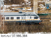 Электричка эп2д на путях в движении (2022 год). Редакционное фото, фотограф Алексей Чеботарев / Фотобанк Лори