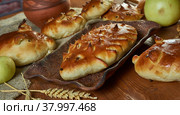 Russian pies Pirog piroshki. Стоковое фото, фотограф Александр Fanfo / Фотобанк Лори