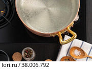 Copper pot with boiling water on a gas stove. Стоковое фото, фотограф Сергей Толмачёв / Фотобанк Лори