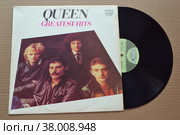 Музыкальный альбом QUEEN "Greatest Hits". Грампластинка выпущена в Болгарии, звукозаписывающая компания "Балкантон" (2022 год). Редакционное фото, фотограф александр афанасьев / Фотобанк Лори