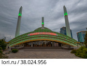 Сентябрьский вечер у мечети "Сердце матери". Аргун, Чеченская Республика (2021 год). Редакционное фото, фотограф Анна Карасева / Фотобанк Лори