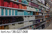 Various of haircare cosmetics and wigs for sale on shelves of specialty cosmetic shop (2020 год). Редакционное видео, видеограф Яков Филимонов / Фотобанк Лори