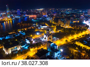 Aerial view of the night modern city. Bright lights of the night streets. Ekaterinburg. Russia (2022 год). Стоковое фото, фотограф Евгений Ткачёв / Фотобанк Лори