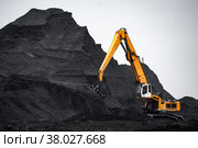 coal mining pile vehicle port. Стоковое фото, фотограф Mark Agnor / Фотобанк Лори