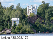 Island-ecropolis of Ludwigstein in the bay of the Vyborg Bay in the MonRepos Landscape Park (2022 год). Редакционное фото, фотограф Ольга Губская / Фотобанк Лори