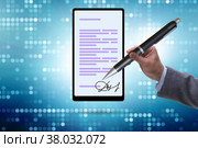 Electronic signature concept in the business. Стоковое фото, фотограф Elnur / Фотобанк Лори