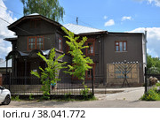 Kostroma, Russia, May 25, 2021: Kostroma synagogue - working old wooden synagogue on summer day, Golden Ring of Russia. Редакционное фото, фотограф Алексей Антипов / Фотобанк Лори