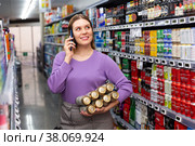 female with cans of beer and mobile phone. Стоковое фото, фотограф Яков Филимонов / Фотобанк Лори