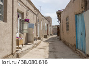 Узкая улица в жилых кварталах старого города Ичан-Кала, Хива, Узбекистан (2015 год). Стоковое фото, фотограф Дымов Игорь / Фотобанк Лори