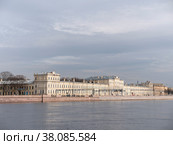 SAINT-PETERSBURG, RUSSIA - SEPTEMBER 20, 2020 - View of Pirogovskaya quay in Saint-Petersburg, Russia. The Military Medical Academy. Стоковое фото, фотограф Фотограф / Фотобанк Лори