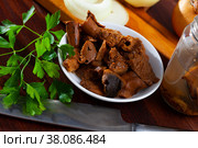 Pickled mushrooms (Lactarius deliciosus) with parsley. Стоковое фото, фотограф Яков Филимонов / Фотобанк Лори