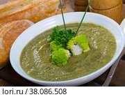 Broccoli cream soup with baguette. Стоковое фото, фотограф Яков Филимонов / Фотобанк Лори