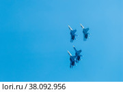 Group flight of russian pilotage team on SU-27 (2008 год). Редакционное фото, фотограф Сергей Буторин / Фотобанк Лори
