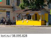 Минирынок. Город Волхов, Ленинградская область (2017 год). Редакционное фото, фотограф Александр Щепин / Фотобанк Лори