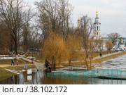 Затопленный мост через реку Оку в результате половодья произошедшего 6 апреля 2018 года. Россия г.Орел. Редакционное фото, фотограф Сергей Чайко / Фотобанк Лори