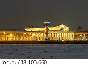 Стрелка Васильевского острова в новогодней иллюминации. Санкт-Петербург (2018 год). Редакционное фото, фотограф Александр Щепин / Фотобанк Лори