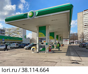 АЗС "BP Connect", Москва (2022 год). Редакционное фото, фотограф Мария Кылосова / Фотобанк Лори