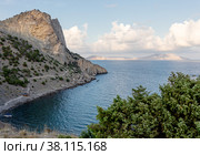 Крым. Новый свет. Пиратская (Разбойничья, Синяя) бухта. Гора Коба-Кая (Орел) (2022 год). Стоковое фото, фотограф Юрий Кирсанов / Фотобанк Лори