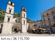 The Cathedral of Saint Tryphon in Kotor (2019 год). Редакционное фото, фотограф Юлия Белоусова / Фотобанк Лори