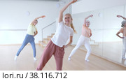 Ordinary active females exercising dance moves in dance center. Стоковое видео, видеограф Яков Филимонов / Фотобанк Лори