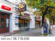 Город Смоленск. Улица Ленина 16. Караоке-бар "Лентяй" (2018 год). Редакционное фото, фотограф Зобков Юрий / Фотобанк Лори