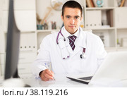 General practitioner working with case histories on laptop. Стоковое фото, фотограф Яков Филимонов / Фотобанк Лори