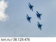 Group flight of russian pilotage team on SU-27 (2008 год). Редакционное фото, фотограф Сергей Буторин / Фотобанк Лори