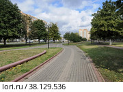 Центральная аллея города Балашихи , мкрн. Железнодорожный, Московская область . Виды города (2022 год). Редакционное фото, фотограф stargal / Фотобанк Лори