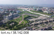 Aerial photo of Russian city Kazan with view of Kazan Kremlin and Volga River. Стоковое видео, видеограф Яков Филимонов / Фотобанк Лори