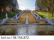 Fountain Cascade Golden Mountain (2021 год). Редакционное фото, фотограф Юлия Бабкина / Фотобанк Лори