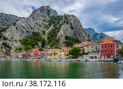 View of the embankment of the Cetina River and the mountains in the town of Omis (2015 год). Стоковое фото, фотограф Михаил Аккуратoв / Фотобанк Лори