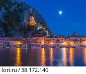 Night view of a tower Mirabella with the moon and reflection (2015 год). Стоковое фото, фотограф Михаил Аккуратoв / Фотобанк Лори