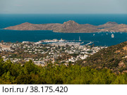 Bay in the city of Bodrum from the height of the suburban highway. Port and resort real estate. (2022 год). Стоковое фото, фотограф Ярославский Максим / Фотобанк Лори