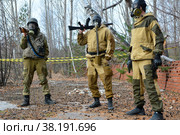 Ядерная война. Солдаты в противогазах. Стоковое фото, фотограф Виталий Михайлюк / Фотобанк Лори