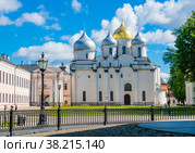 Софийский собор. Новгородский детинец (Новгородский кремль). Летний солнечный день. Великий Новгород. Россия (2022 год). Редакционное фото, фотограф E. O. / Фотобанк Лори