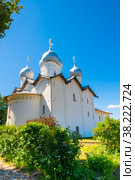 Церковь Бориса и Глеба в Плотниках (Борисоглебская церковь). Летний солнечный день. Великий Новгород. Россия (2022 год). Редакционное фото, фотограф E. O. / Фотобанк Лори