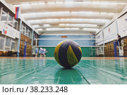 St.Petersburg/Russia - 12/12/2020: Coach analyze game of volleyball team during timeout in sports gym. Background Net for team volleyball game. Concept of sport, healthy lifestyle and team success. Редакционное фото, фотограф Aleksandr Golubev / Фотобанк Лори