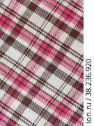 Шерстяной плед в натуральную коричнево-розовую клетку, фон. Natural brown pink checkered woolen plaid, background. Стоковое фото, фотограф Марина Шабардина / Фотобанк Лори