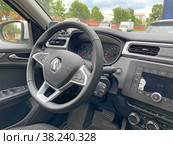Руль и приборная панель автомобиля "Renault Arkana" (2022 год). Редакционное фото, фотограф Мария Кылосова / Фотобанк Лори