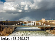 МОСКВА. Вид на Хорошевский мост в весенний день - мост через Хорошевское спрямление Москвы-реки в районе Серебряного бора. Соединяет проспект Маршала Жукова с Таманской улицей (2021 год). Стоковое фото, фотограф Pukhov K / Фотобанк Лори