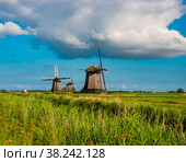 Beautiful vintage mills on green fild at Schermerhorn. Стоковое фото, фотограф Яков Филимонов / Фотобанк Лори