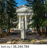 Орловская областная научная универсальная публичная библиотека им. И. А. Бунина. Город Орёл (2022 год). Редакционное фото, фотограф Владимир Макеев / Фотобанк Лори