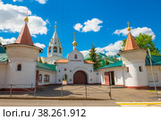 Подворье Афонского Пантелеимонова монастыря (Афонское подворье). Улица Гончарная. Москва. Россия (2022 год). Редакционное фото, фотограф E. O. / Фотобанк Лори