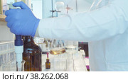 Hands of a scientist titrating solution. Стоковое видео, видеограф Chudakov_Ivan / Фотобанк Лори