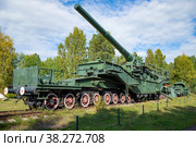 305-мм железнодорожная артиллерийская установка солнечным сентябрьским днем. Форт «Красная Горка» (Алексеевский форт), Ленинградская область (2015 год). Редакционное фото, фотограф Виктор Карасев / Фотобанк Лори