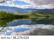 Beautiful landscape of a mountain lake Small Vudyavr with reflection of clouds in the water. Khibiny, Murmansk region, Kola Peninsula, Russia. Стоковое фото, фотограф Михаил Аккуратoв / Фотобанк Лори